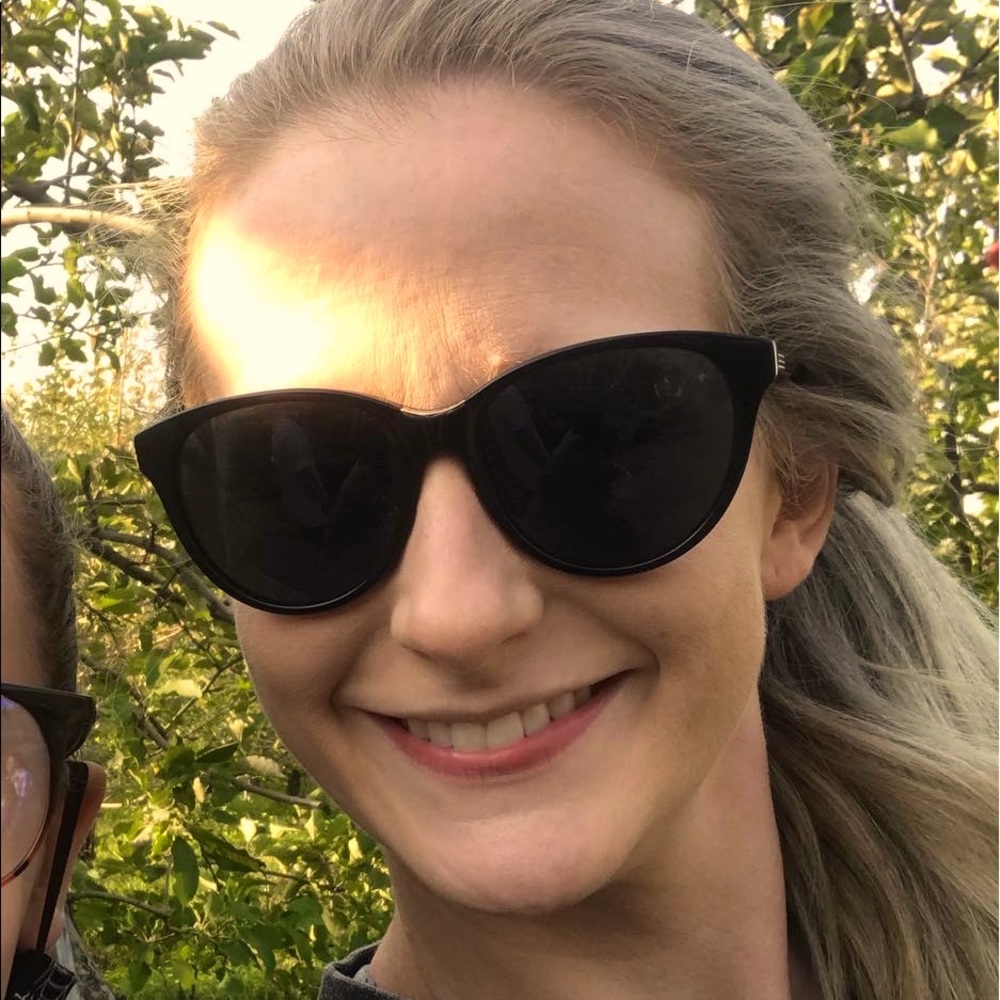 Meet your Posher, Naomi